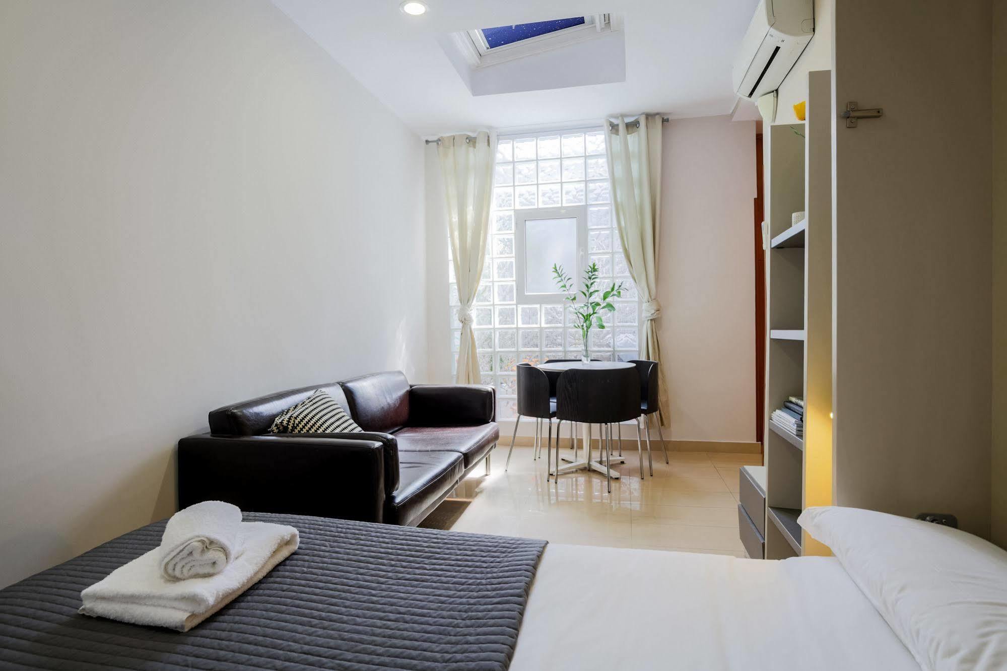 Lodging Apartments City Center-Eixample Barcelona Bagian luar foto