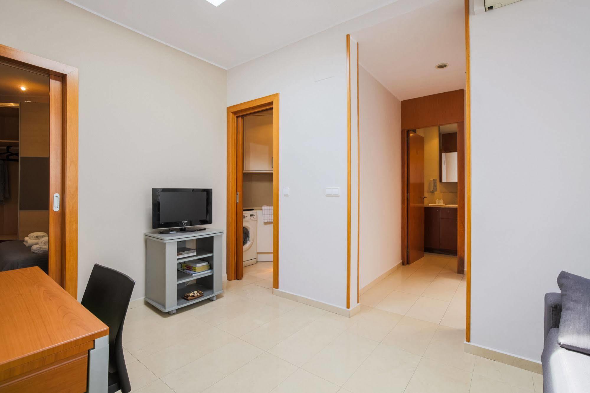 Lodging Apartments City Center-Eixample Barcelona Bagian luar foto