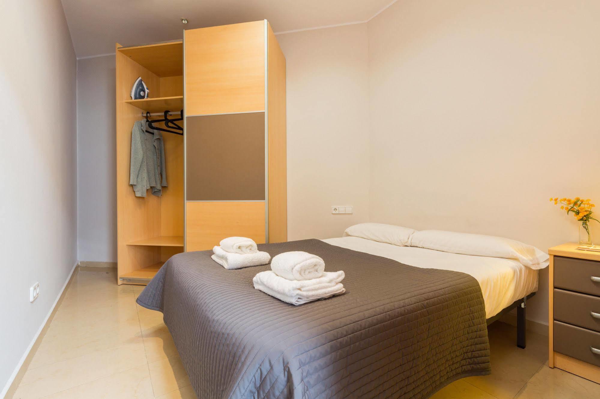 Lodging Apartments City Center-Eixample Barcelona Bagian luar foto