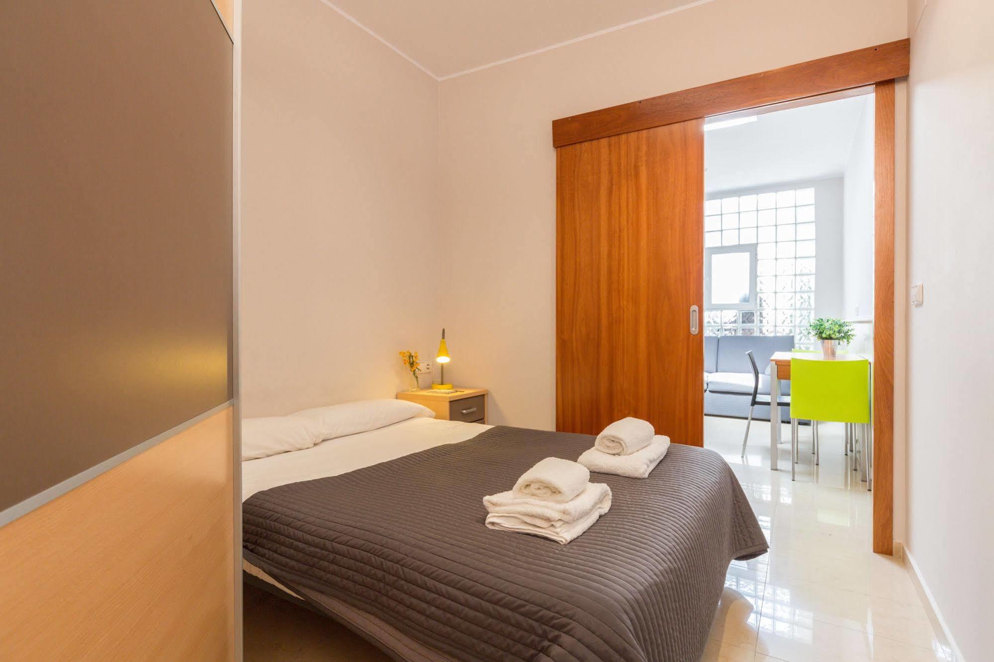 Lodging Apartments City Center-Eixample Barcelona Bagian luar foto